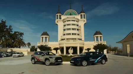 Əfsanəvi Corollanın yenilənmiş versiyası və yeni Corolla Cross modeli sevənləri ilə görüşdü!