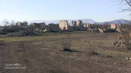 Снимки еще одной разрушенной деревни Агдама