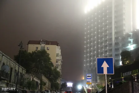 Bakı şəhərinin üzərini su buxarı bürüyüb - FOTO
