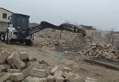 Bakıda qanunsuz tikililər sökülüb 