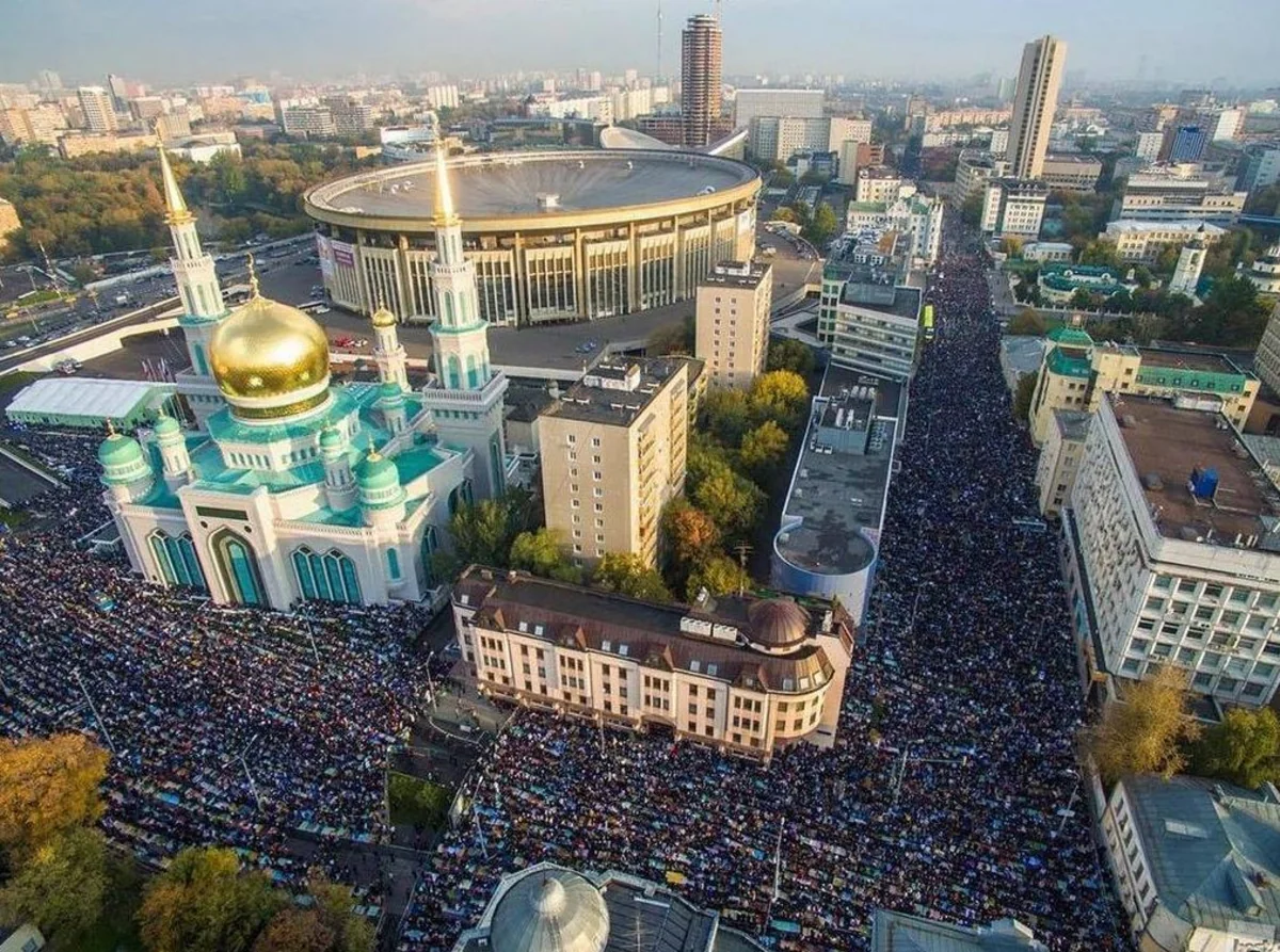 Moskvada 250 min müsəlman bayram namazı qılıb