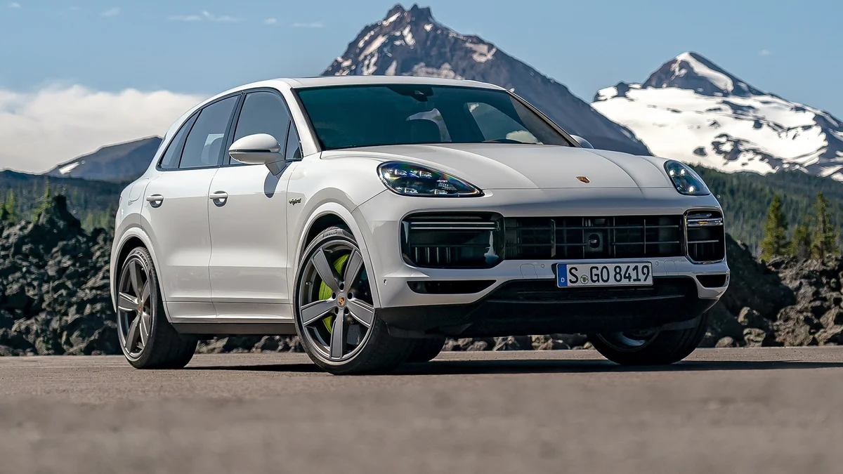 Porsche Rusiya bazarından 445 avtomobilini geri çağırır
