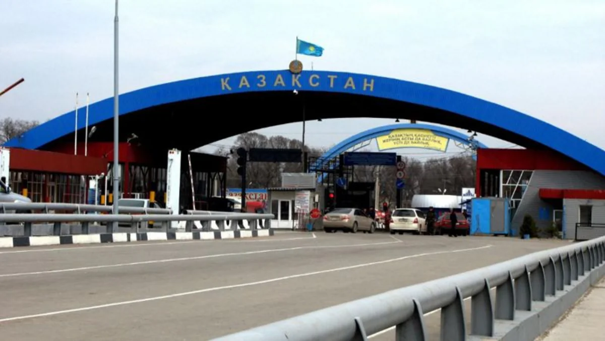 Казахстан открывает 12 автомобильных пунктов пропуска на границе с РФ и Узбекистаном