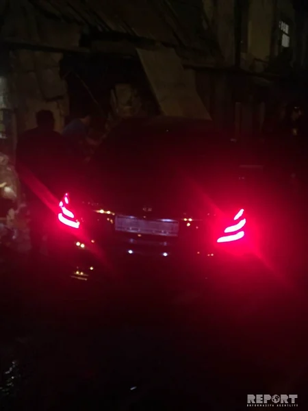 Bakıda Mercedes Opelə, sonra evə çırpılıb, xəsarət alanlar var - FOTO