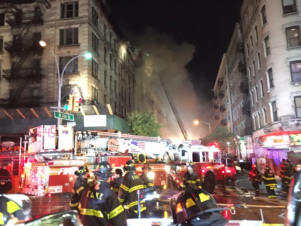 При пожаре в жилом доме Нью-Йорка пострадал 21 человек