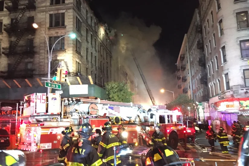 При пожаре в жилом доме Нью-Йорка пострадал 21 человек