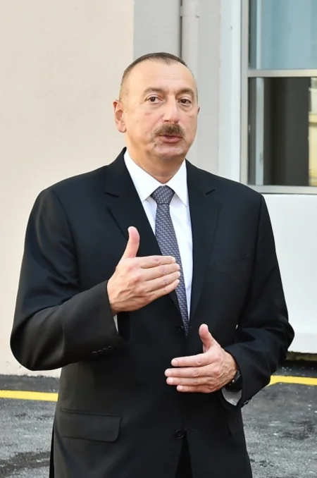 Prezident İlham Əliyev Bakıdakı 20 nömrəli məktəb-liseyin yeni binasının açılışında iştirak edib - YENİLƏNİB