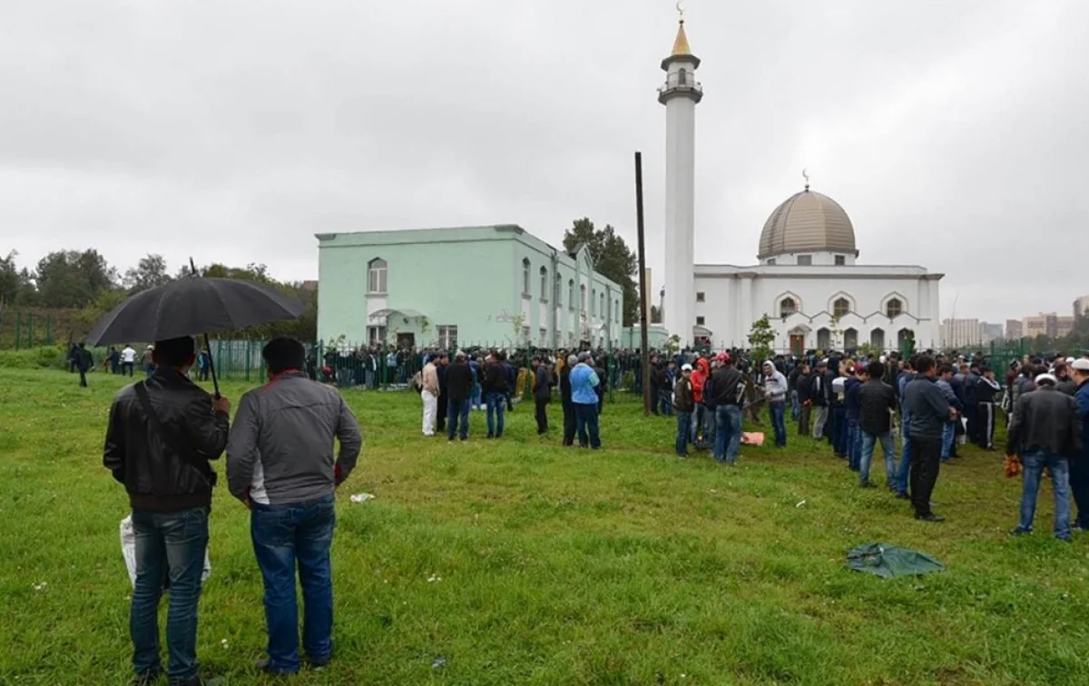 В 35 школах Московской области перенесут время проведения линеек в связи с Гурбан байрамы