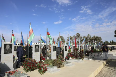 İkinci Fəxri xiyabanda Vətən müharibəsinin ildönümü ilə əlaqədar anım mərasimi başlayıb -YENİLƏNİB