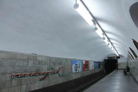 “Elmlər Akademiyası” metro stansiyasında yeni işıqlanma sistemi qurulub