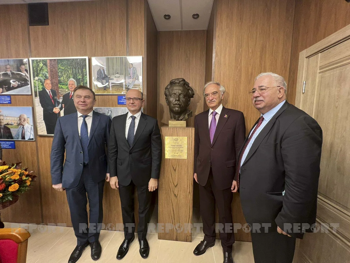 Moskvada Fərman Salmanovun büstünün və auditoriyasının açılışı olub