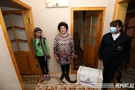 SOCAR Sumqayıtdakı aztəminatlı ailələrə və ahıl vətəndaşlara ərzaq yardımı edir - VİDEO
