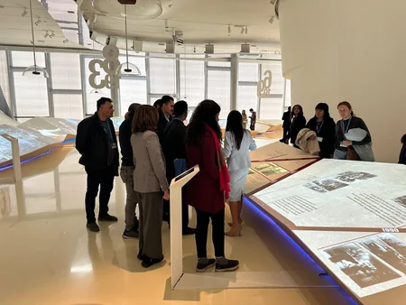 COP29 çərçivəsində Azərbaycana gələn xarici jurnalistlər tarixi, mədəni və nadir eksponatlarla tanış olublar