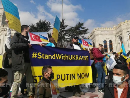 Ukraynalılar İstanbulda Rusiya əleyhinə aksiya keçirib