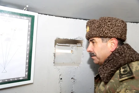 Nazir Zakir Həsənov cəbhə bölgəsində döyüş hazırlığını yoxlayır