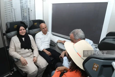 Azərbaycanda akkreditə olunmuş diplomatlar Ağdamdan Bakıya sürət qatarı ilə qayıdırlar - VİDEO