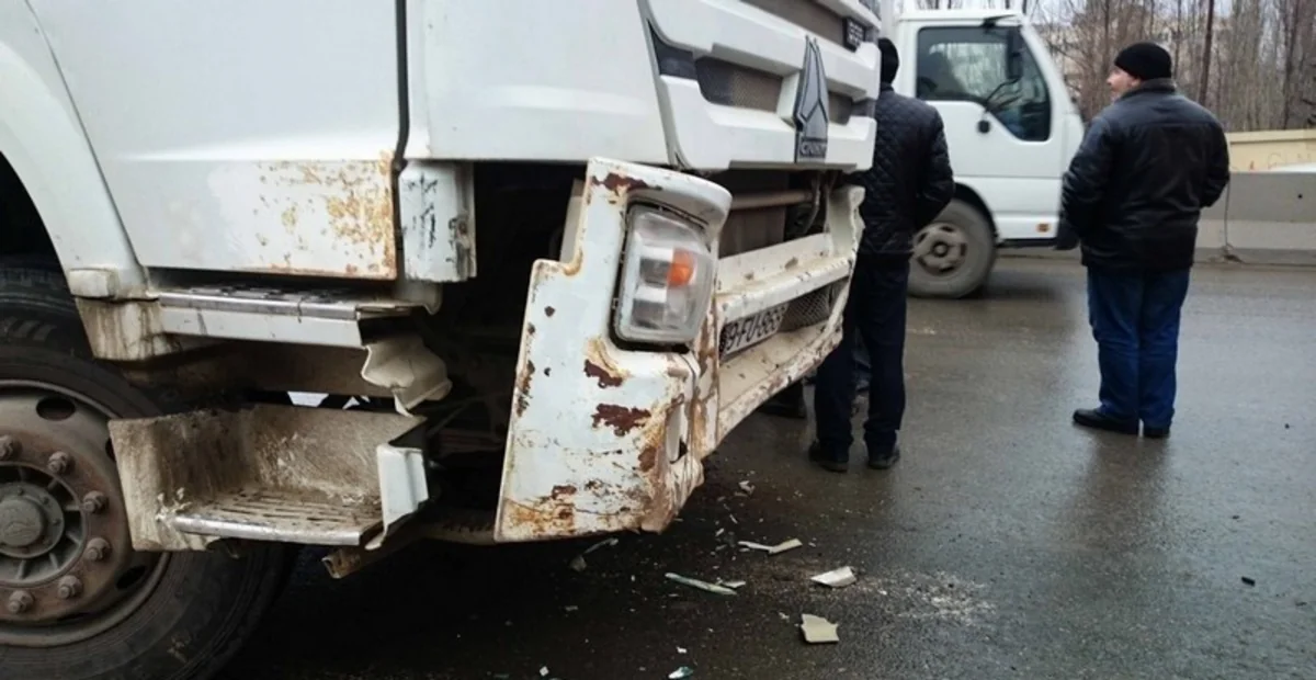 Qaradağda avtomobil “Şaqman”la toqquşub, xəsarət alan var
