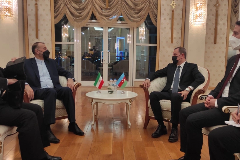 Ceyhun Bayramov iranlı həmkarı ilə Soçi görüşünü, Qarabağ bəyanatını müzakirə edib