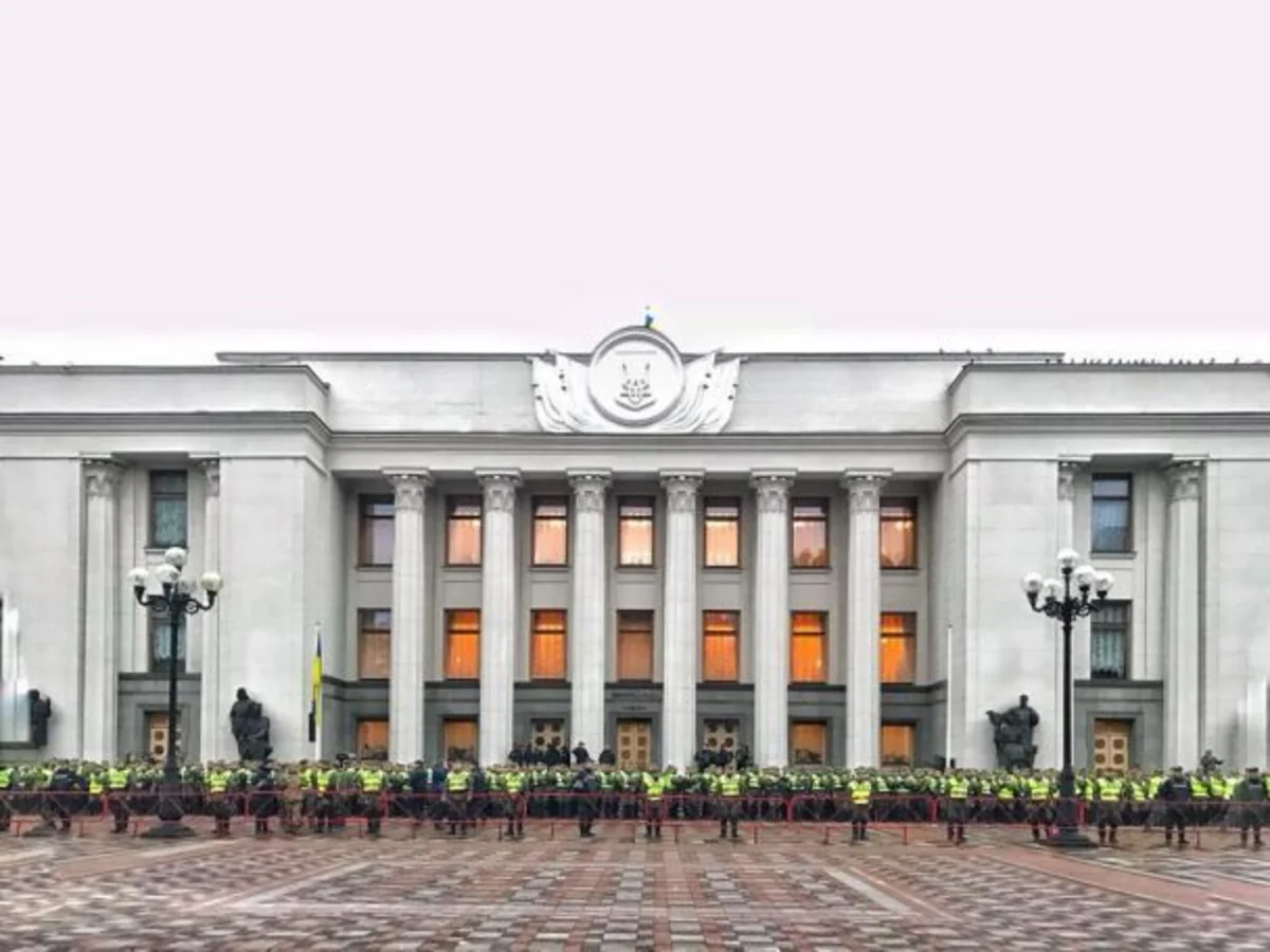 Parliament building in Ukraine cordoned off, Kyiv closed central streets