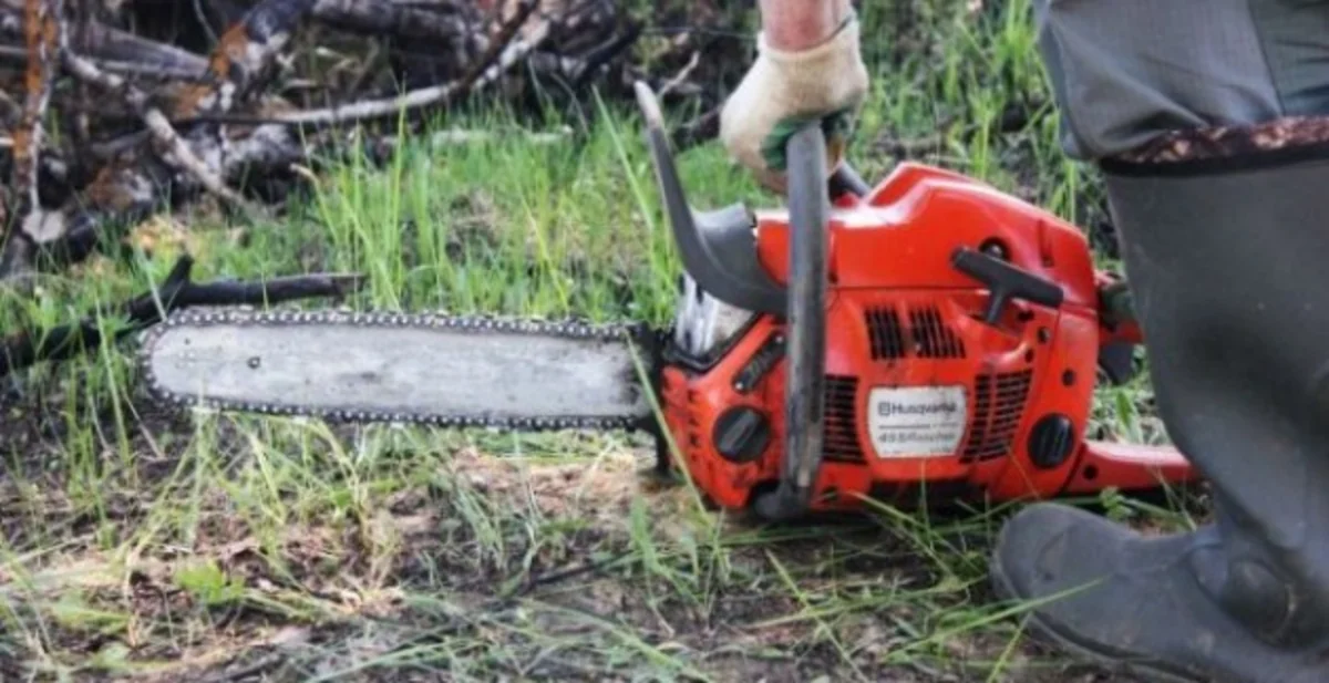 Bərdə sakini laqonda ilə ayağını kəsib