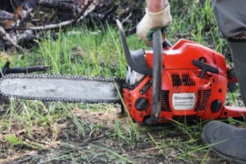 Qazaxda fəhlə laqonda ilə ayağını kəsib