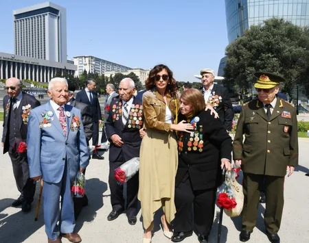 Prezident İlham Əliyev 9 May - Qələbə Günü münasibətilə Bakıda keçirilən mərasimdə iştirak edib - YENİLƏNİB