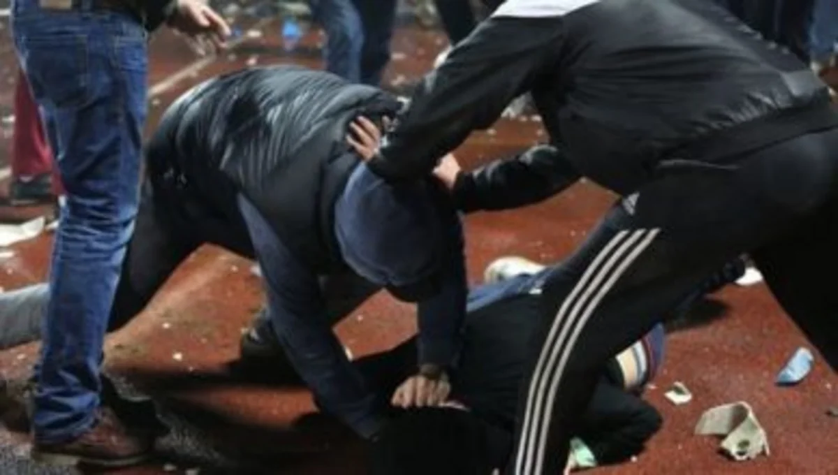 Bakıda məşhur xəstəxananın həyətində dava düşüb, bir nəfər bıçaqlanıb