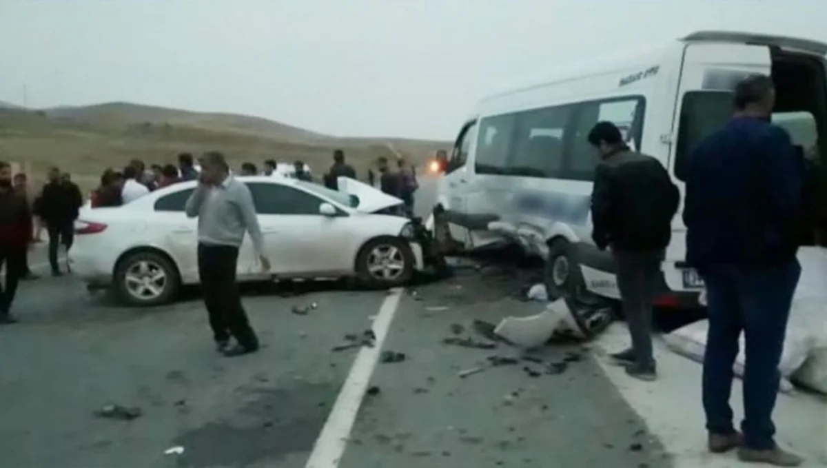 Türkiyədə yol qəzası olub, xəsarət alanlar var