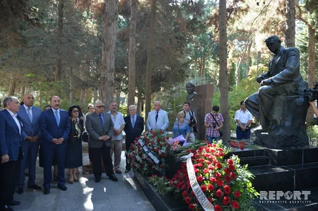 В связи с Днем национальной музыки посетили могилу Узеира Гаджибекова
