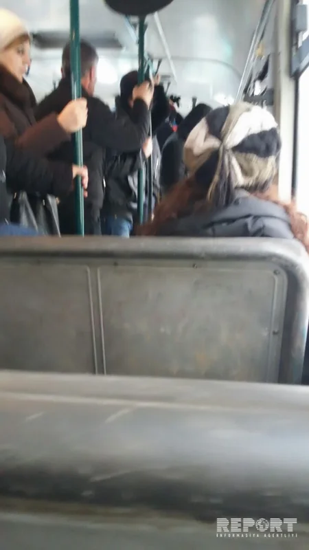 Xırdalan sakini: Avtobus oturacaqları o qədər çirklidir ki, gözümü yumub otururam