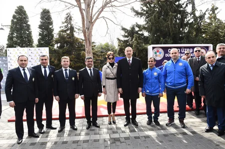 Prezident İlham Əliyevə velosiped və cüdo üzrə dünya çempionatlarının ilk bileti təqdim edilib
