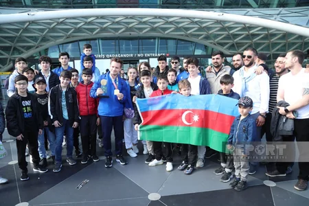 Dünya Kubokunda qızıl medal qazanan Azərbaycan gimnastı Vətənə qayıdıb