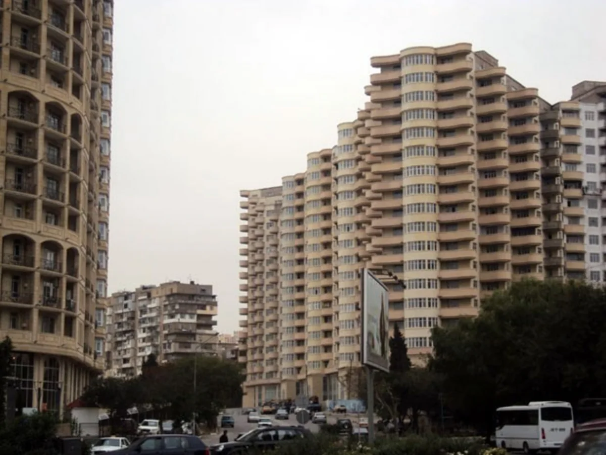 Yasamalda 10 ildir yaşayış olan bina dövlət reyestrinə salınmır, sakinlər narazıdırlar