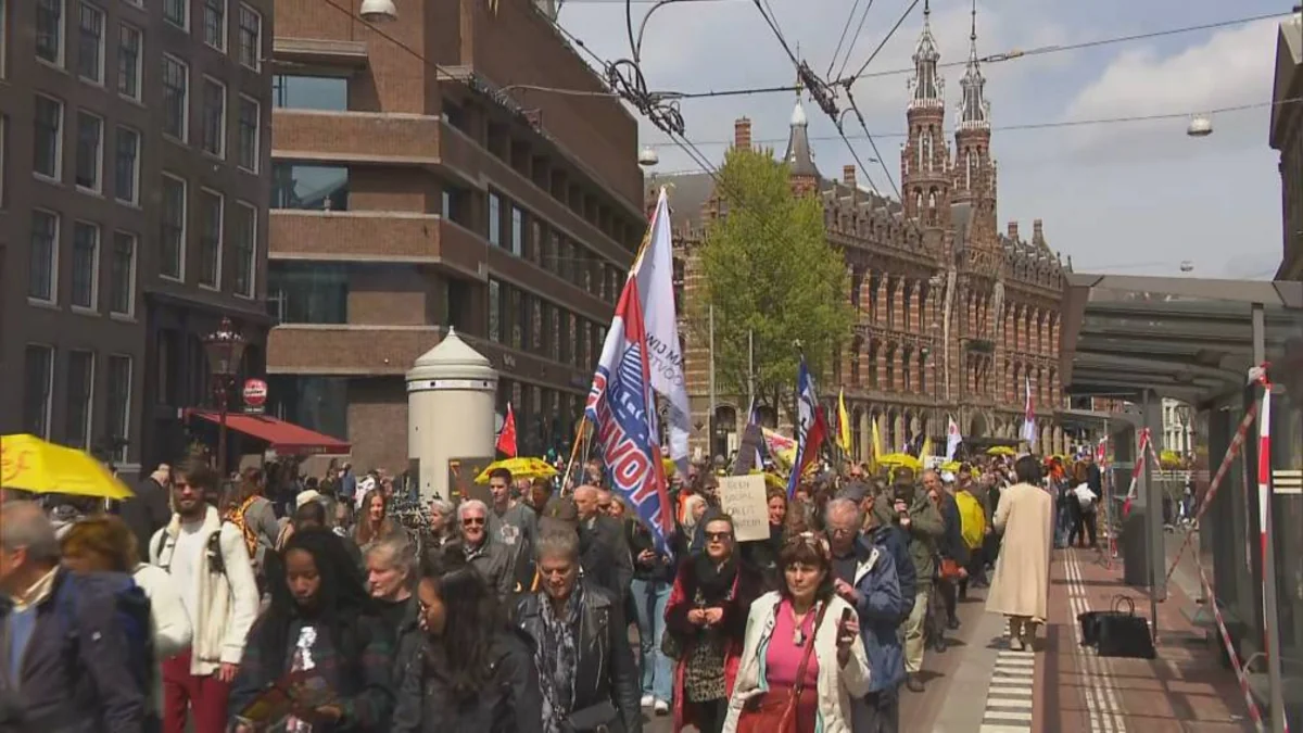 Amsterdamda hökumət əleyhinə nümayiş keçirilib