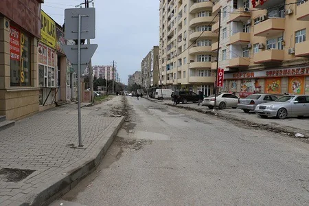 Xətai rayonunda daha bir yol təmir olunur