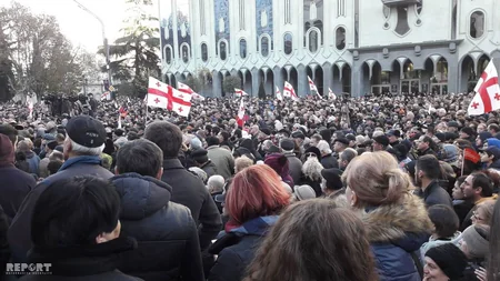 Saakaşvili Tbilisidə aksiya keçirən etirazçıları təslim olmamağa çağırıb - FOTO