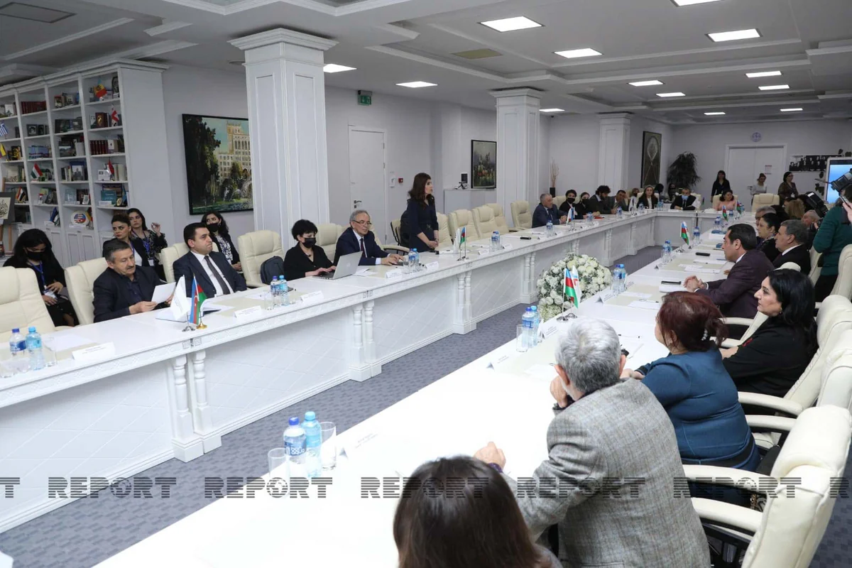 Monitorinq Mərkəzi Televiziyaların dili monitorinq aynasında adlı tədbir keçirib