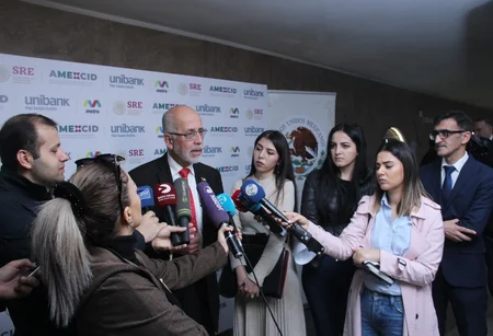 “Gənclik” metrostansiyasında “Dieqo və Frida. Yolun yarısında bir təbəssüm” sərgisi keçirilib