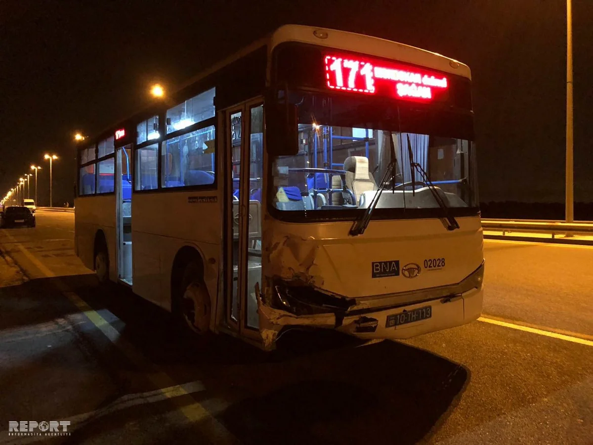 Bakıda sərnişin avtobusu ilə minik avtomobili toqquşub - FOTO - VİDEO - YENİLƏNİB-2