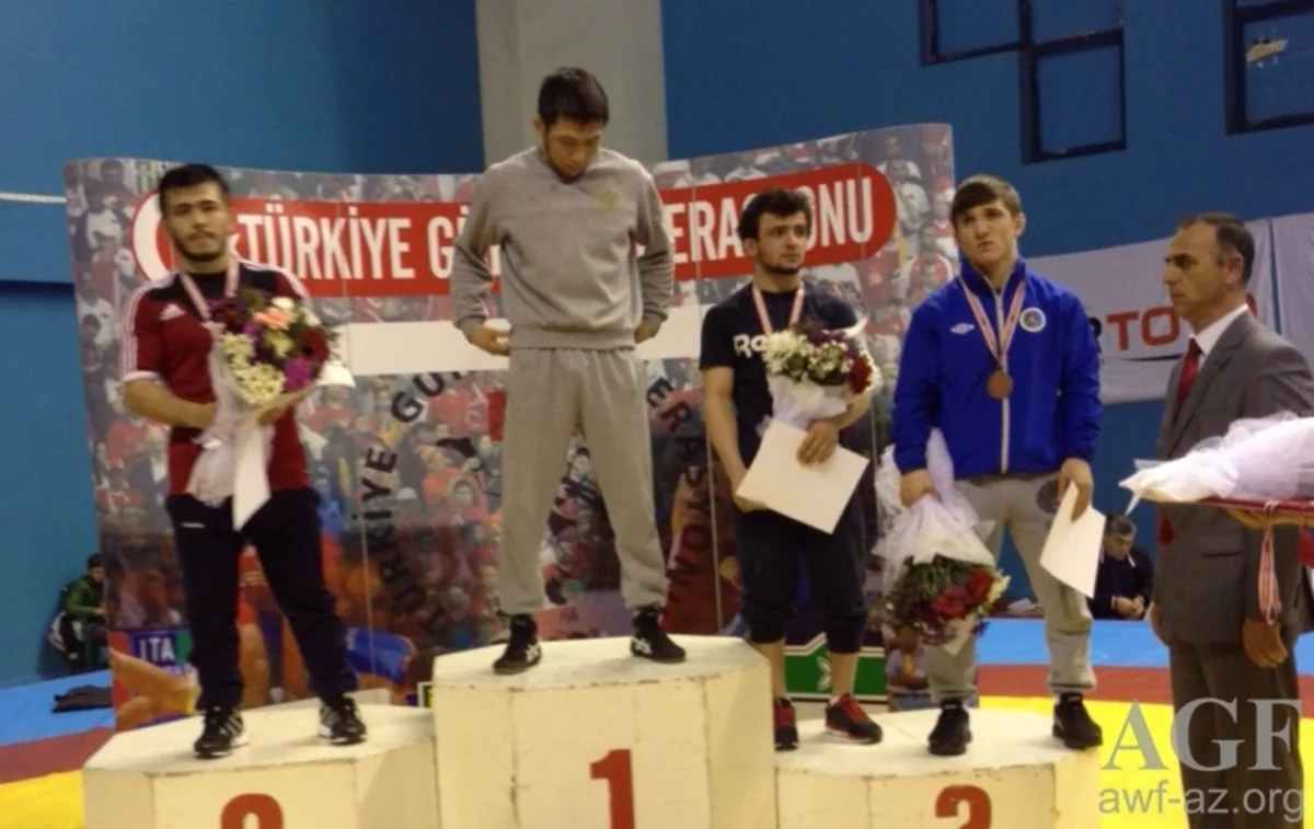 Azərbaycanlı güləşçilər Türkiyədə 2 medal qazanıb