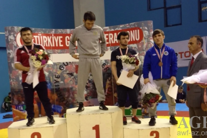 Azərbaycanlı güləşçilər Türkiyədə 2 medal qazanıb