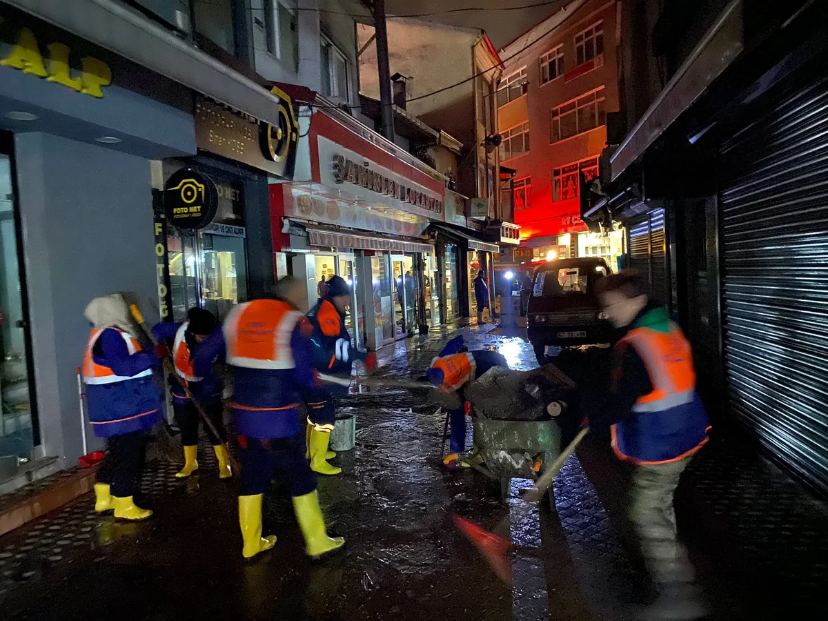 Türkiyənin Ereğli rayonu güclü yağışlardan sonra fəlakət zonası elan edilib