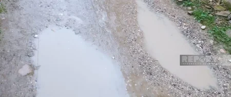 Şabranın küçələri bataqlığa çevrilib, rəsmi qurum isə yolların asfaltlandığını iddia edir