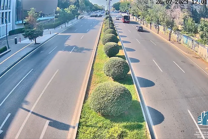 Bakıda qadağanedici işarəni keçən sürücü qəza törədib