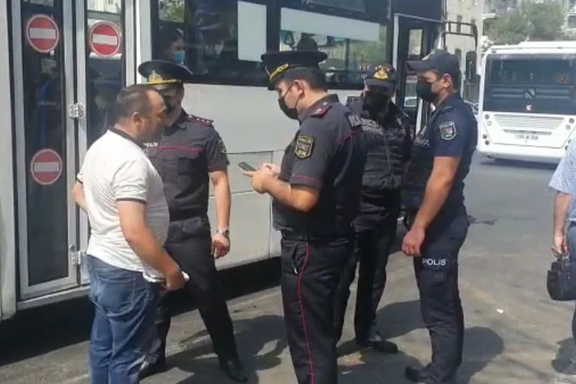 Polis ictimai nəqliyyatda kütləvi yoxlama-nəzarət tədbirləri keçirir