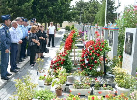 Şəhid hərbi pilot Rəşad Atakişiyevin məzarı ziyarət edilib