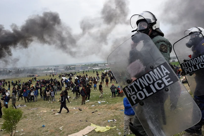 Yunanıstanda miqrantların aksiyasında polislə toqquşma baş verib