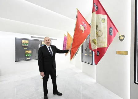 Prezident İlham Əliyev Bakıda Dövlət Bayrağı Meydanında olub, Azərbaycanın üçrəngli Bayrağını ucaldıb - YENİLƏNİB