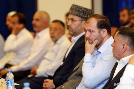 “Dövlət-din münasibətlərinin hüquqi bazası” mövzusunda müşavirə keçirilib