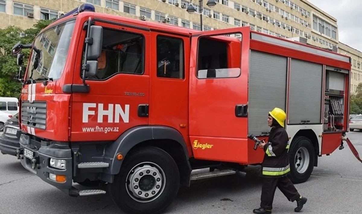 Bakıda yaşayış binasında yanğın olub, sakinlər təxliyə edilib